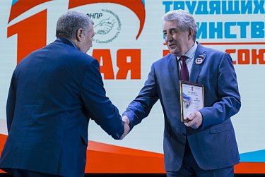 Солидарность трудящихся России – единство страны!